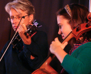 Fiddler and cellist