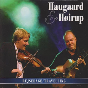 cover, Rejsedage/Travelling, a photo of Haugaard & Høirup playing onstage